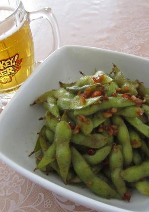 A picture of Garlic Edamame - Great When Drinking.
