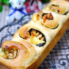 A picture of Japanese-style Bread with Pollack Roe, Seaweed, Cheese, and Chikuwa.