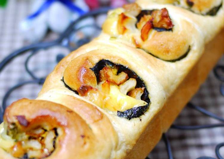 Simple Way to Make Quick Japanese-style Bread with Pollack Roe, Seaweed, Cheese, and Chikuwa