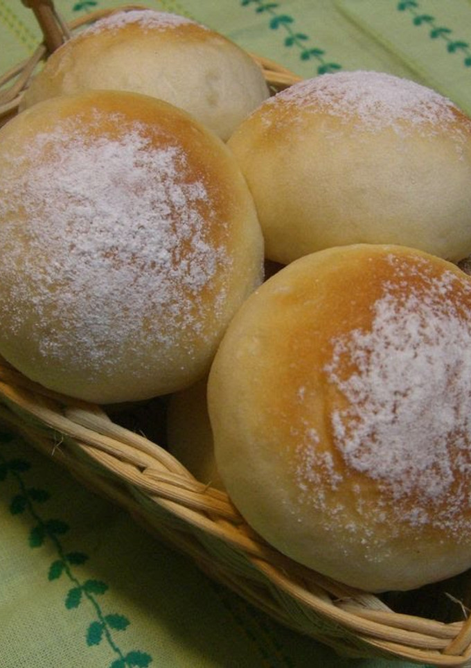 A picture of Fluffy Soy Bread Rolls with Rice Flour.