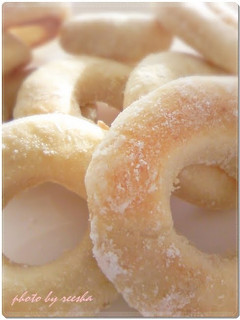 A picture of Low-Cal Baked Okara Doughnuts.