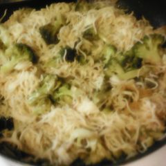A picture of Pasta w/broccoli.