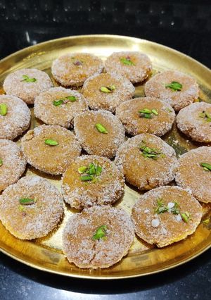 मथुरा के पेड़े (mathura ke pede recipe in Hindi) रेसिपी मुख्य फोटो