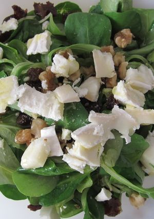 A picture of Goat Cheese Salad.