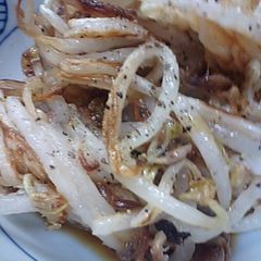 A picture of Stir-Fried Bean Sprouts.