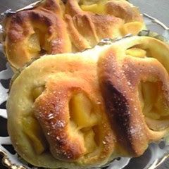 A picture of Honey Apple Fluffy Bread.