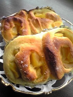 A picture of Honey Apple Fluffy Bread.