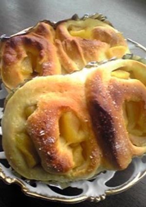A picture of Honey Apple Fluffy Bread.