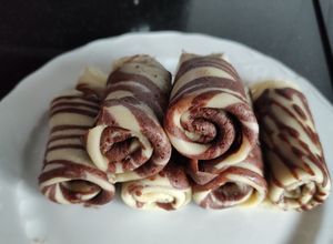Foto principal de Crepes bicolor de vainilla y chocolate en Mambo