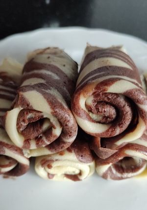 Una foto de Crepes bicolor de vainilla y chocolate en Mambo