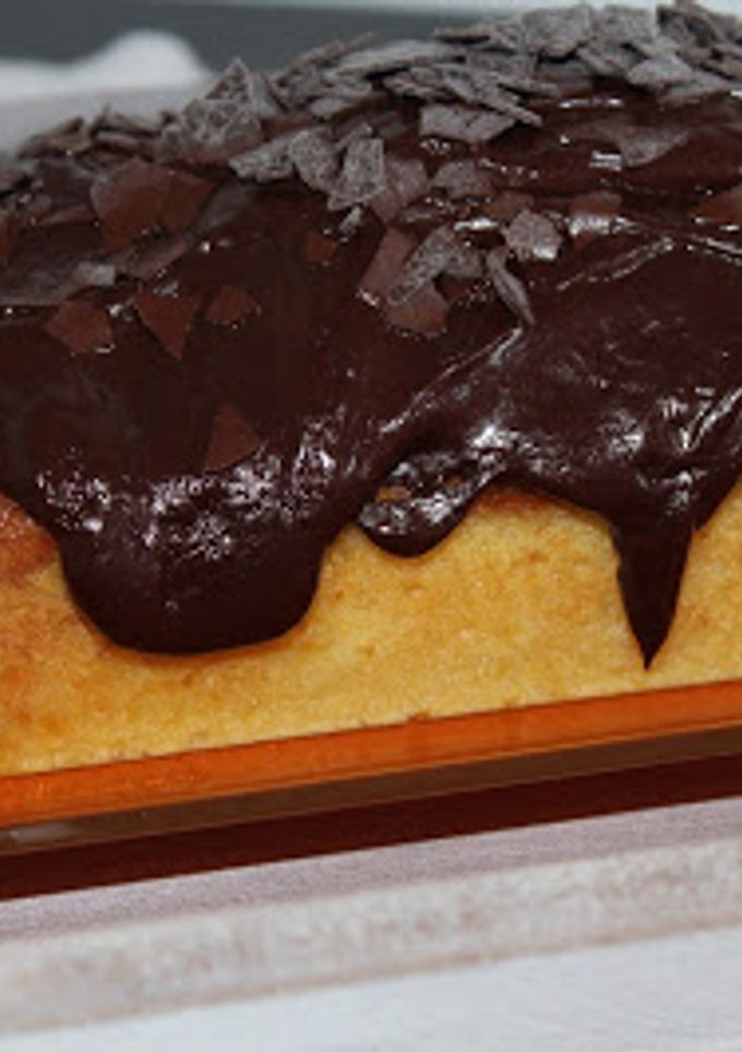 Una foto de Pound cake con baño de chocolate a la naranja