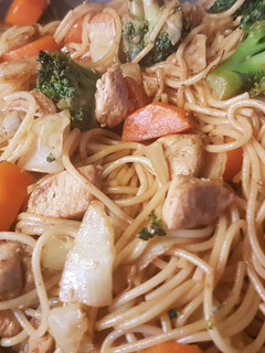 Kínai pirított tészta (Chow Mein) recept fotója