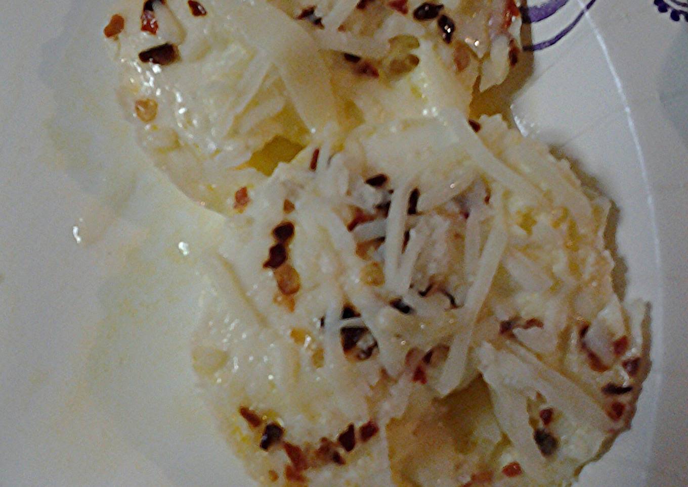 Spicy microwaved eggs