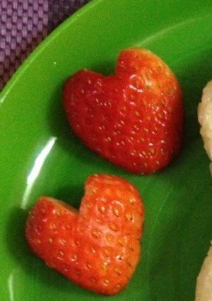 A picture of Easy Heart-Shaped Strawberries for your Bento..