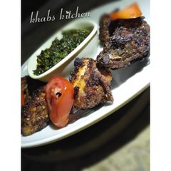 A picture of Grilled chicken with spinach sauce.
