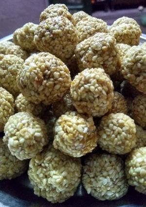 A picture of Tiler nadu(sesame Ladoo).