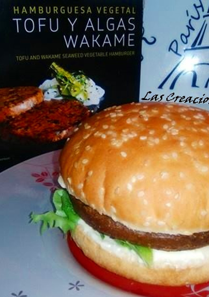 Una foto de Hamburguesa vegetal de tofu y algas wakame