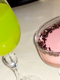 صورة لوصفة فلون الطبقات مع عصير الكيوي 🥰 روعة😋