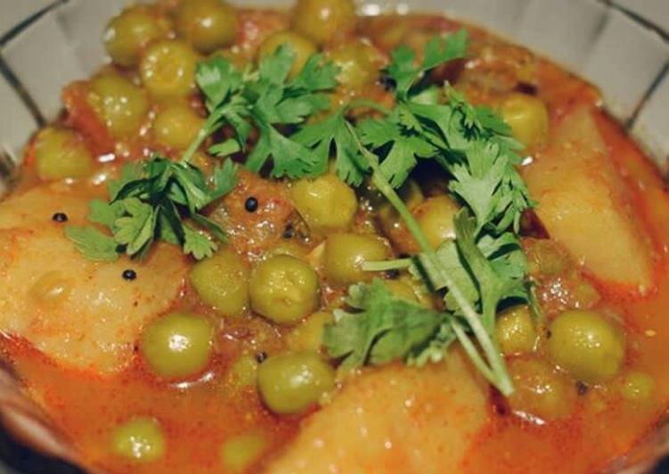 Steps to Prepare Favorite Aloo matar #CookpadApp