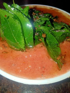 இன்ஸ்டன்ட் தக்காளி சட்னி (Instant thakkali chutney recipe in tamil) செய்முறை முக்கிய புகைப்படம்