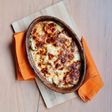 Repollitos de Bruselas en yogur, sobre base de avena y gratinados con queso