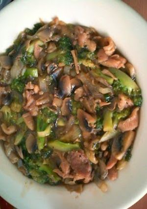 A picture of Broccoli Mushroom with Oyster Sauce.