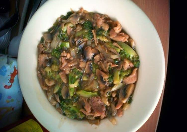Steps to Make Ultimate Broccoli Mushroom with Oyster Sauce