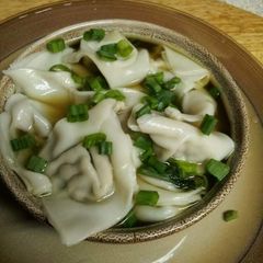 A picture of Wonton soup.