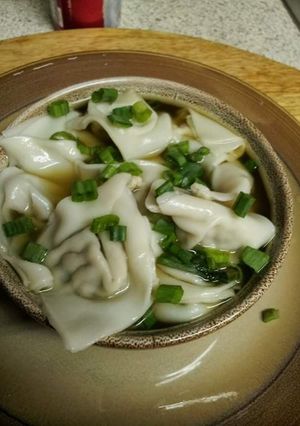 A picture of Wonton soup.