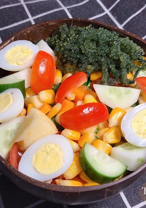 Hình của món Salad rau củ 🍅🥒🥬🌽🥚🍎.
