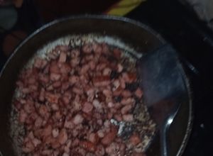 Una foto de Chuleta en cubos encebollada ❤😍
