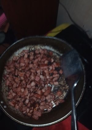 Una foto de Chuleta en cubos encebollada ❤😍