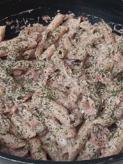 Fokhagymás-tejszínes spenótos-mángoldos,virslis penne 🍜🍜🍜 recept fotója
