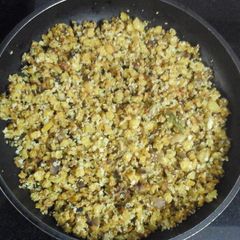 A picture of Pavakkai (bitter gourd) thoran.