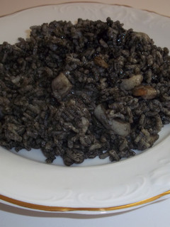 Una foto de Arroz negro con olla de presión