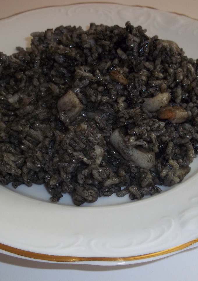 Una foto de Arroz negro con olla de presión