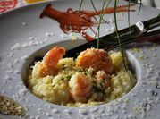 Une photo de risotto aux crevettes