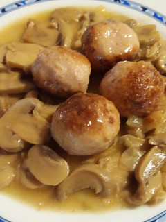 Una foto de Albóndigas de pavo con salsa de champiñones