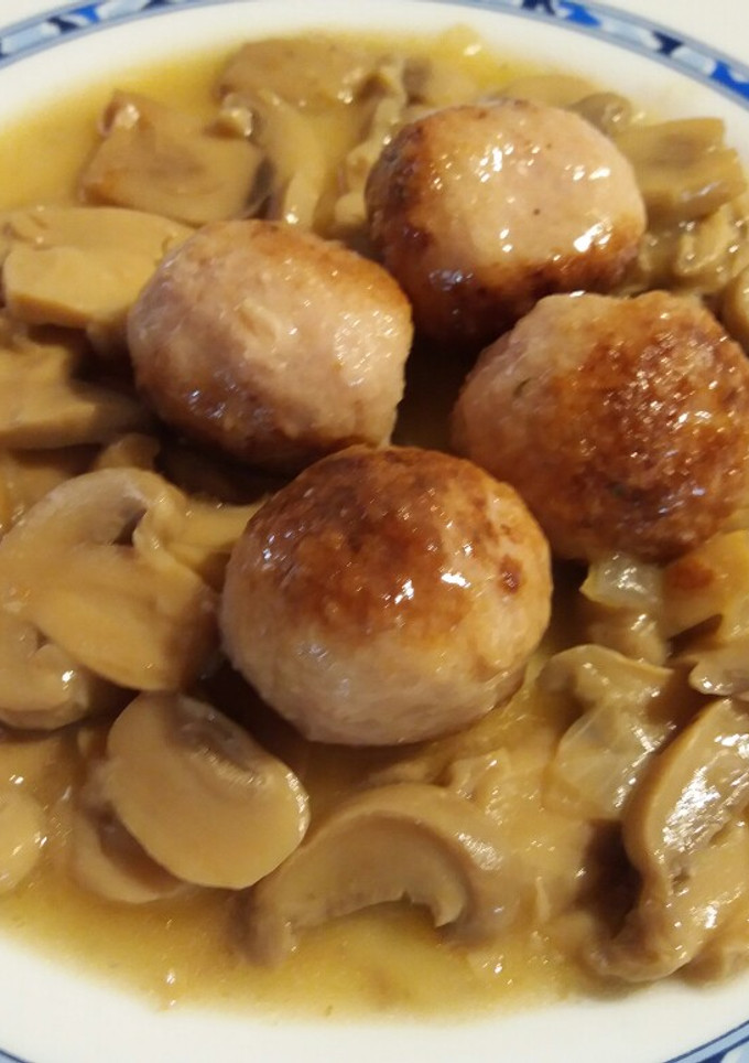 Una foto de Albóndigas de pavo con salsa de champiñones