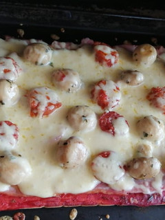 Una foto de Pizza CL, champiñones y longaniza