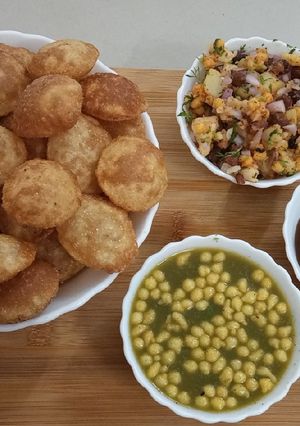 A picture of Pani Puri ya Golgappe.