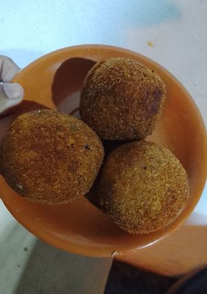 Una foto de Bombas de papa rellenas de jamon y queso🥔