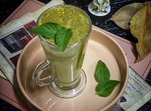 صورة لوصفة سموذي الماتشا بالموز