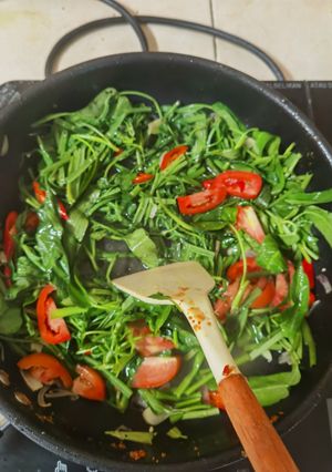 Foto resep Oseng kangkung sat set