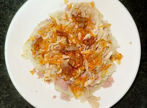 Hình của món Xôi gà xé pate.