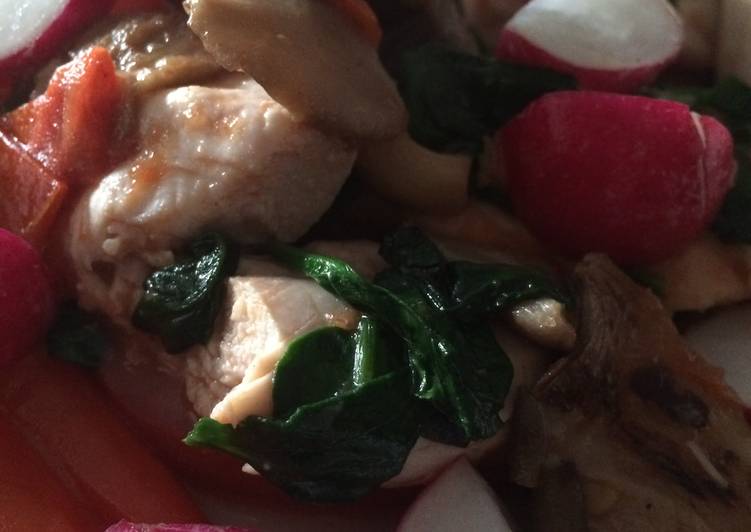 Simple Way to Prepare Favorite Hot Chicken And Spinach Salad
