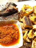 Boli, fried fish and pepper sauce