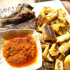 Boli, fried fish and pepper sauce A picture of Boli, fried fish and pepper sauce.