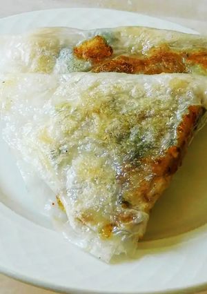 A picture of A novel recipe- ravioli/samosa  made with rice paper stuffed with veggies.