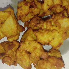 A picture of Aloo pakode.